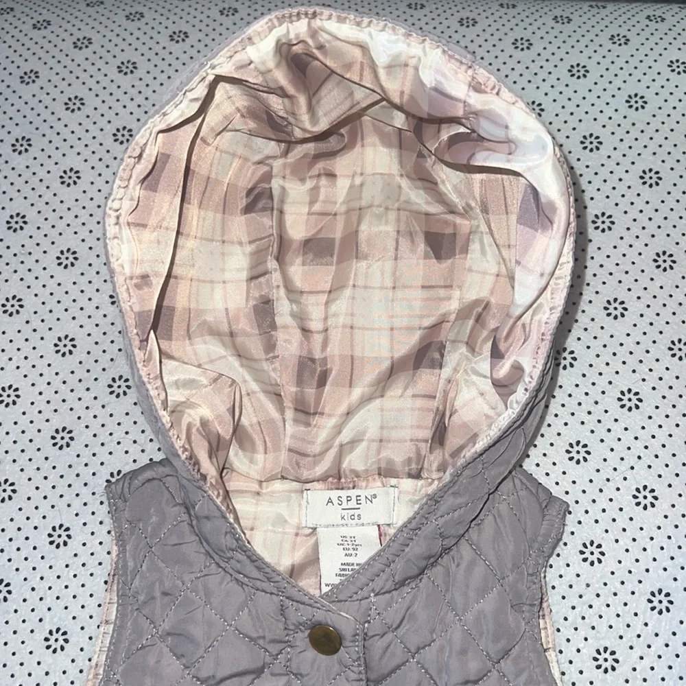 🛍CUTE  LITTLE GIRLS WARM VEST SIZE 2T  🛍